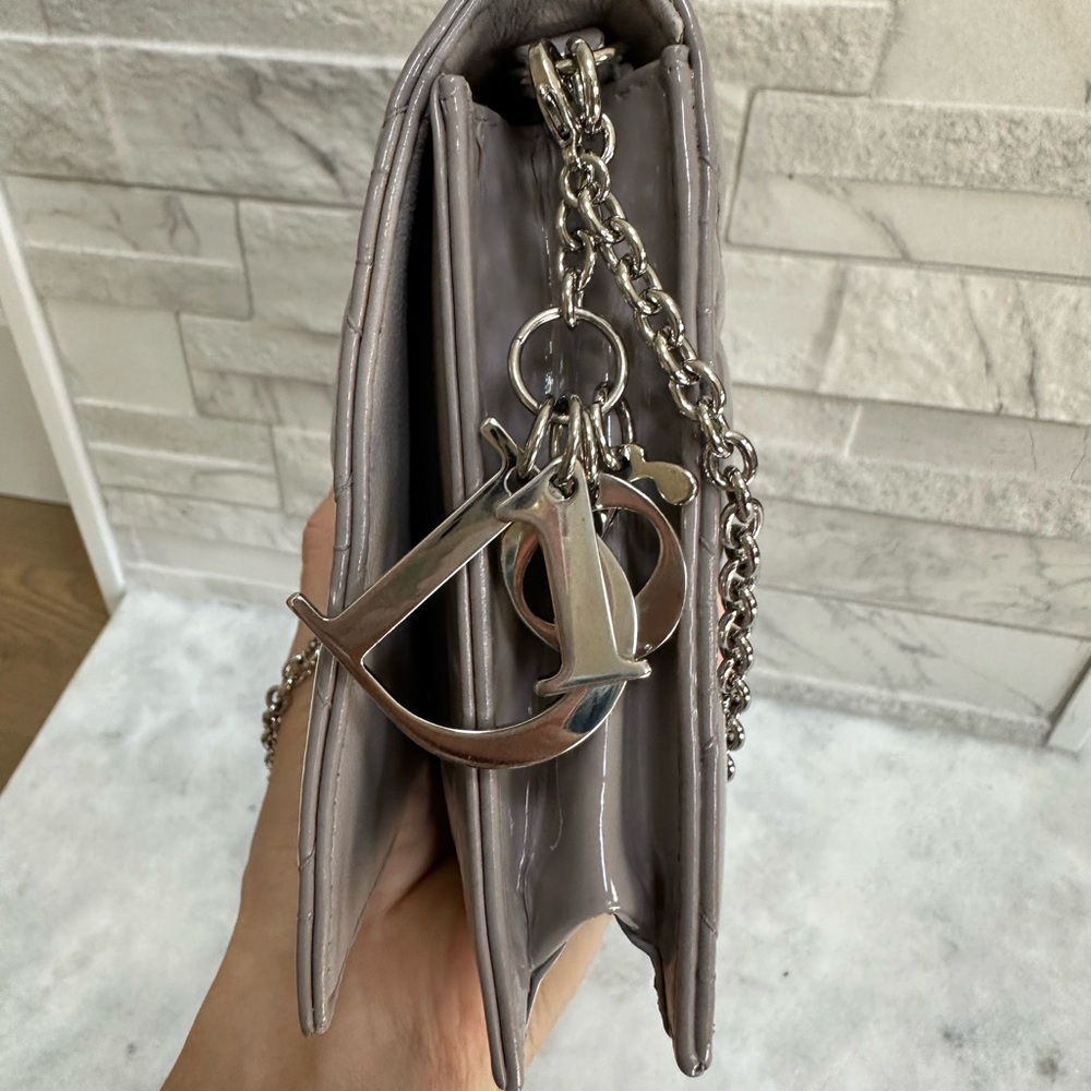 ❤️SOLD❤️Dior Clutch WOC on silver chain Gray/Lilac Neutral color patent - Picture 2 of 16